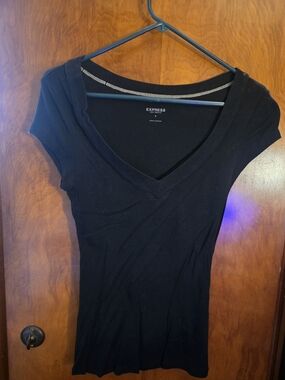 Express Vintage Black Short Sleeve V-Neck Tee